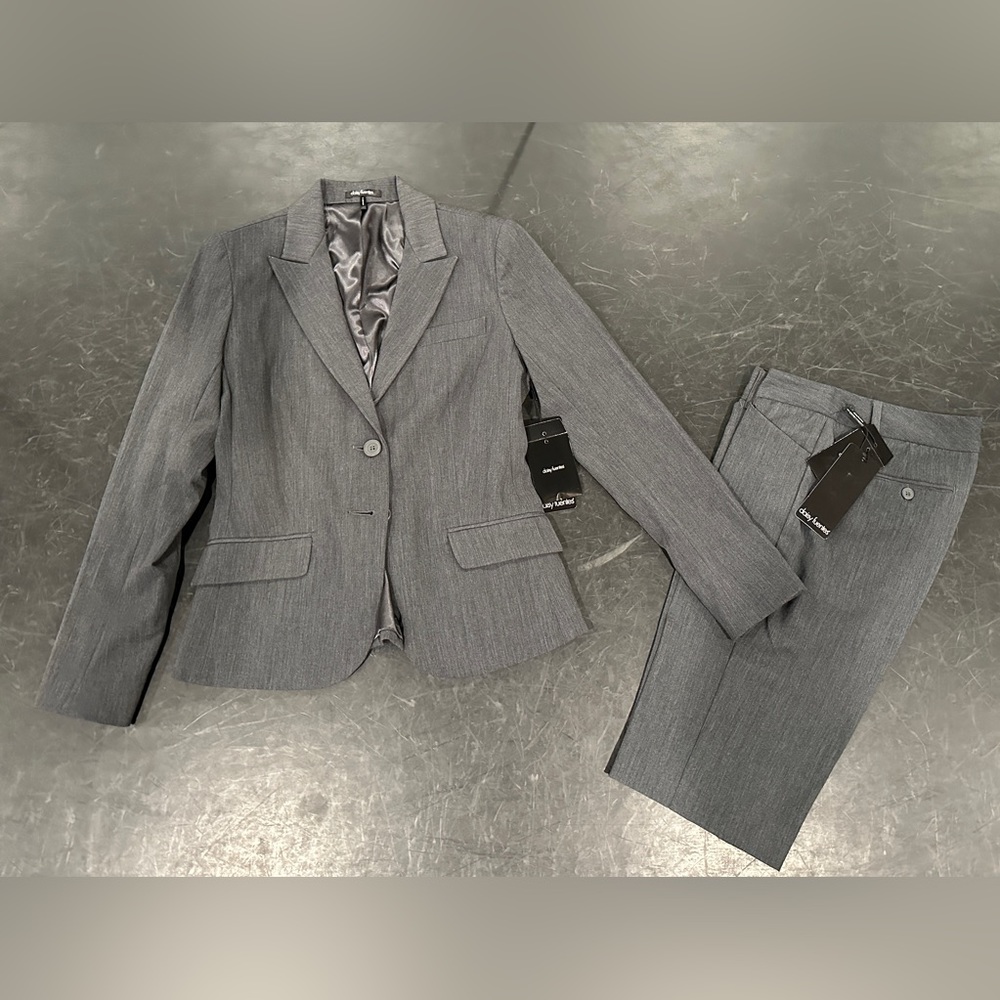 Daisy Fuentes City Central Blazer and Shorts - charcoal - Size 4 - NWT.
